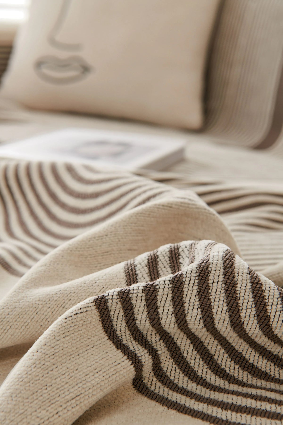 Chenille-Sofaüberwurf mit Fransen – Kaffeebraun – Ansicht 5