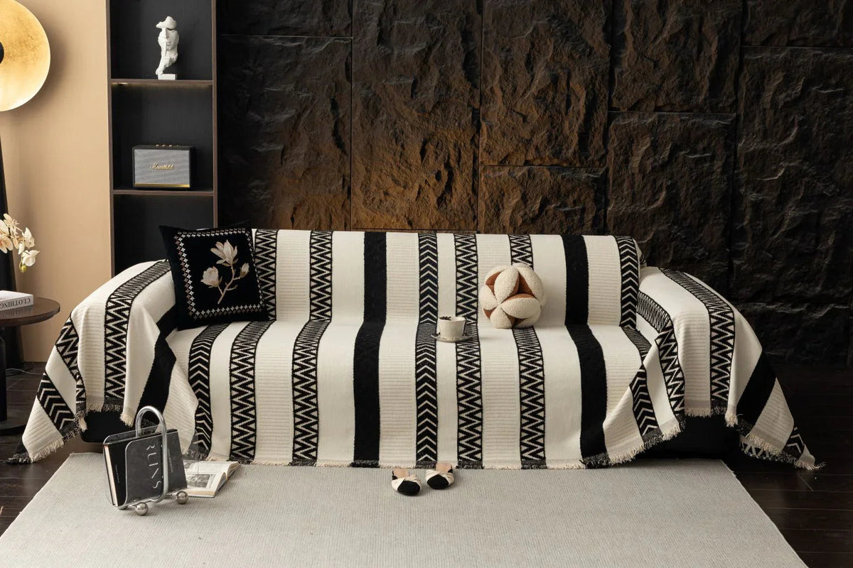 Sofaüberwurf Klint – Tiefschwarz – Ansicht 1