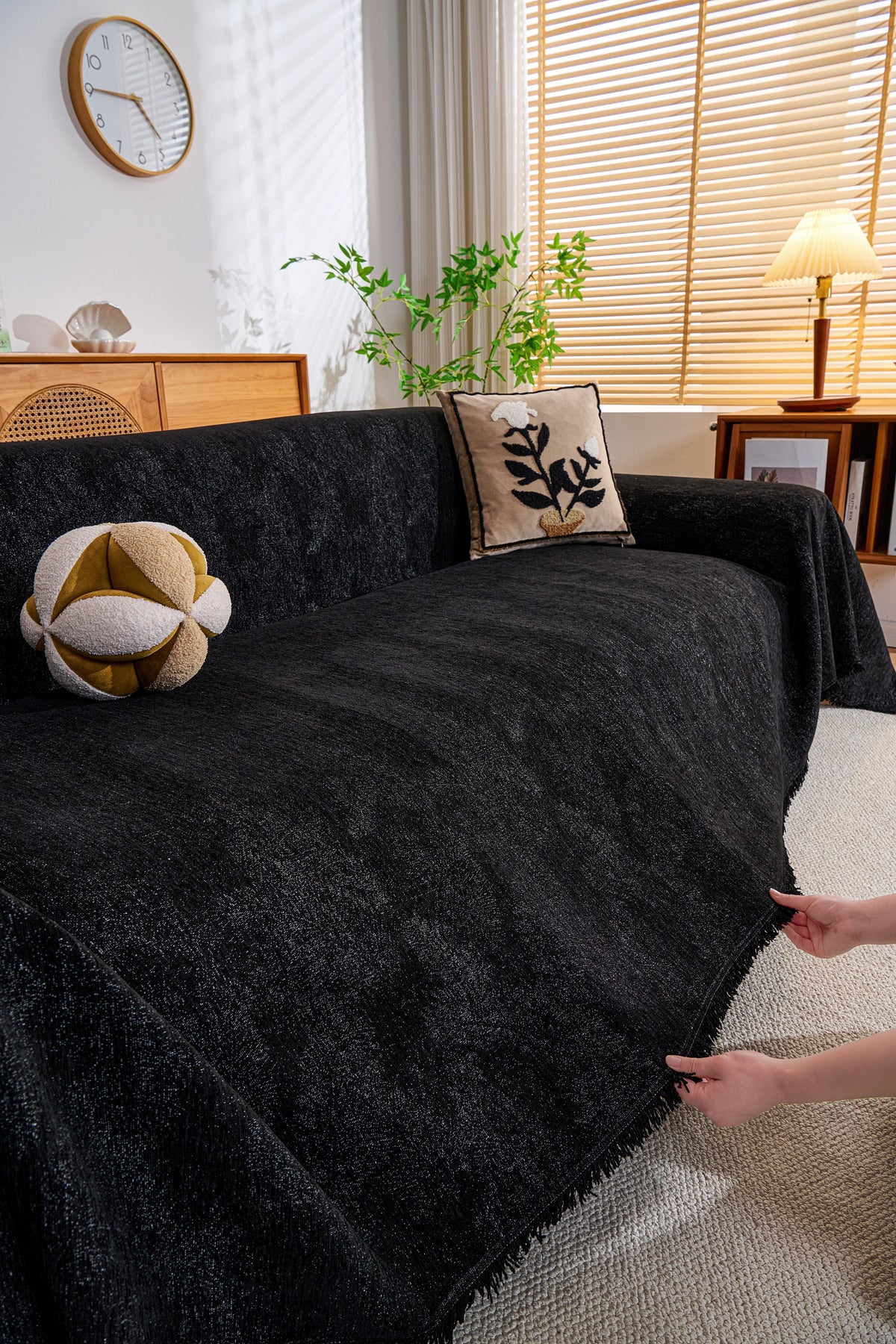 Sofaüberwurf Mistara – Tiefschwarz – Ansicht 5