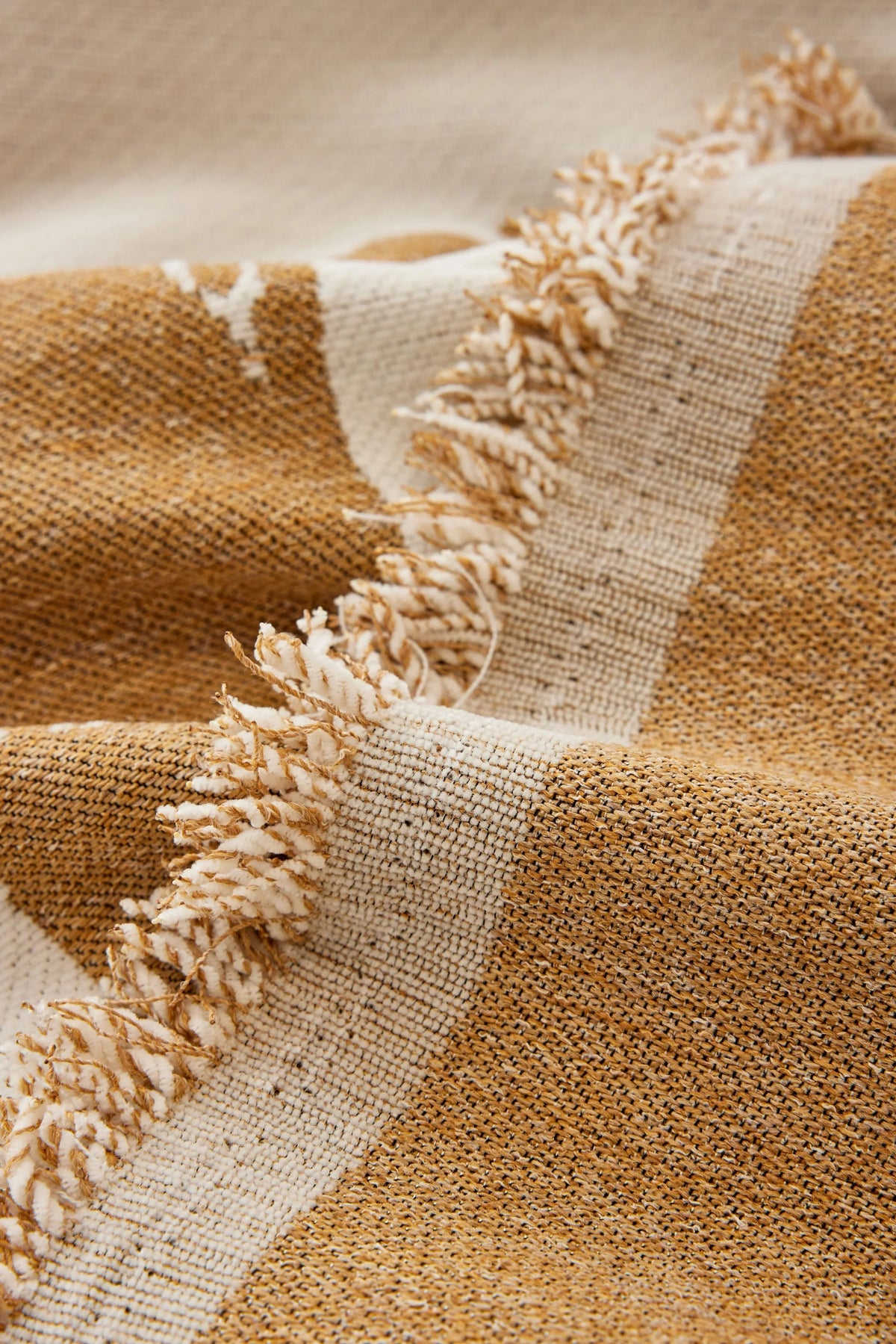 Sofaüberwurf Skymoore – Beige und Braun – Ansicht 5