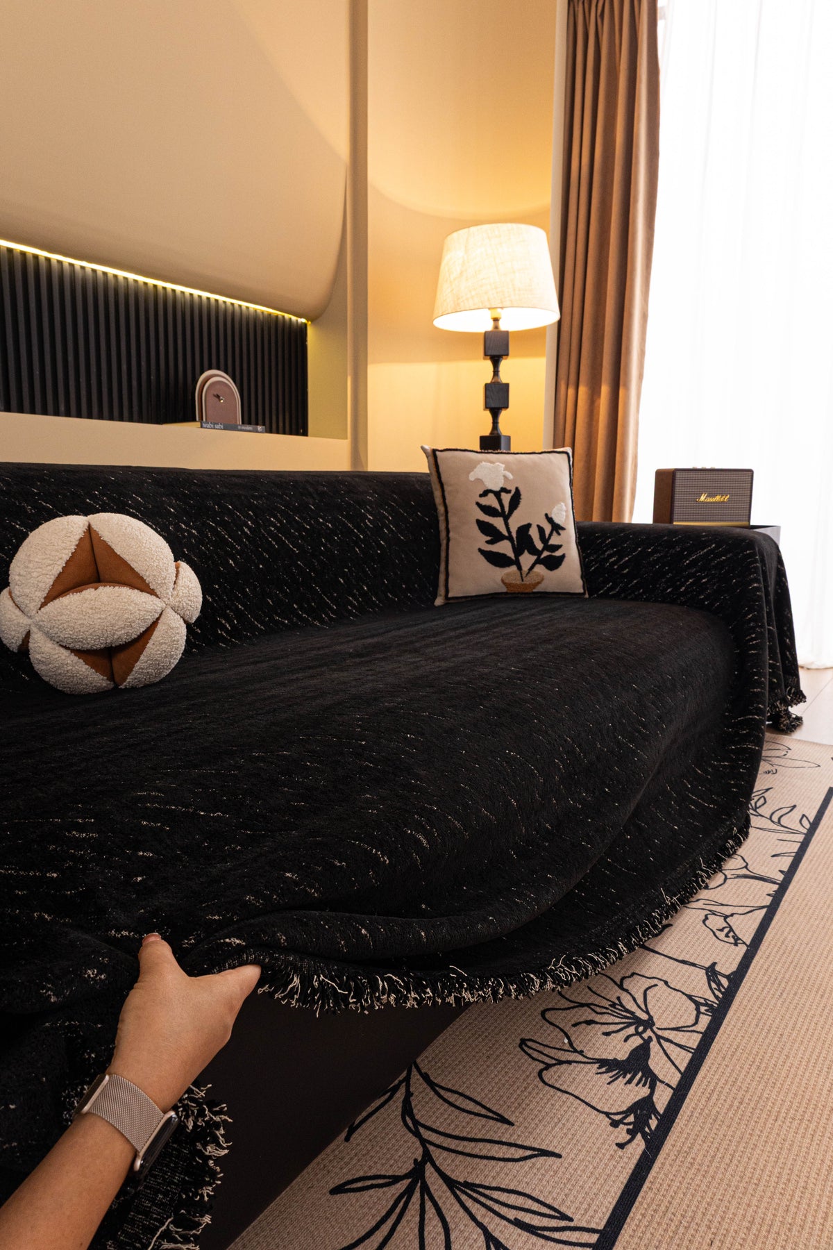 Sofaüberwurf Velmora – Tiefschwarz – Ansicht 9